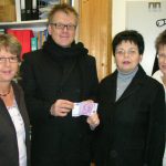 Spendenübergabe des Kunst- und Kultur-Cafés Poppenweiler 2007